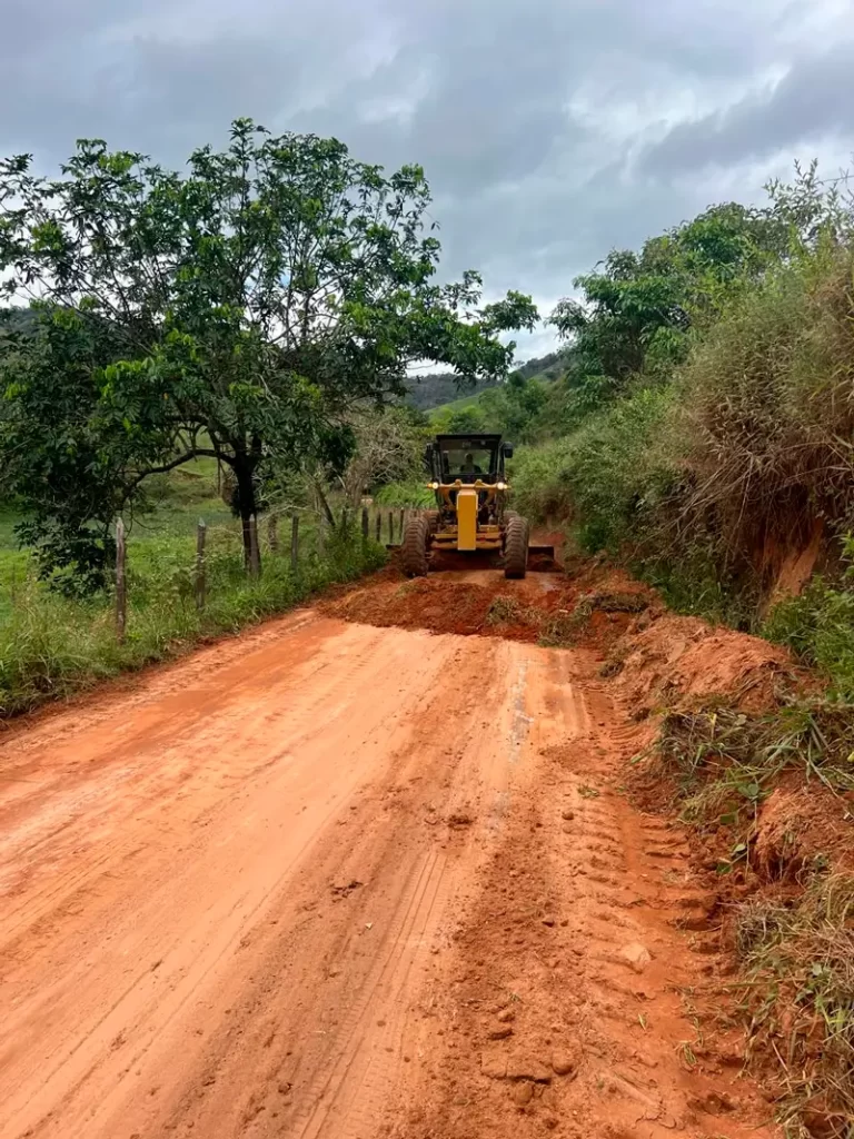 Prosper Mineração realiza manutenção na estrada de Itauninha